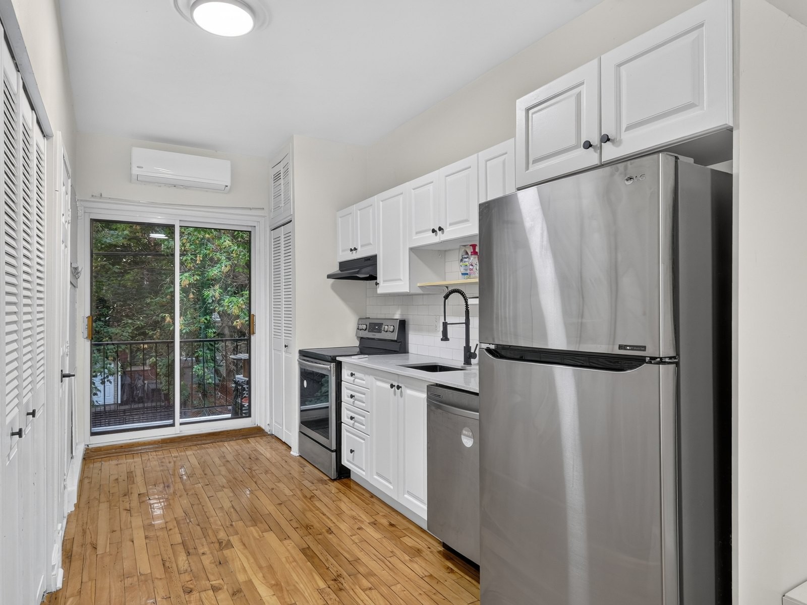 Charming 3½ with washer and dryer | Plateau, near rue Masson | Appliances and WiFi included
