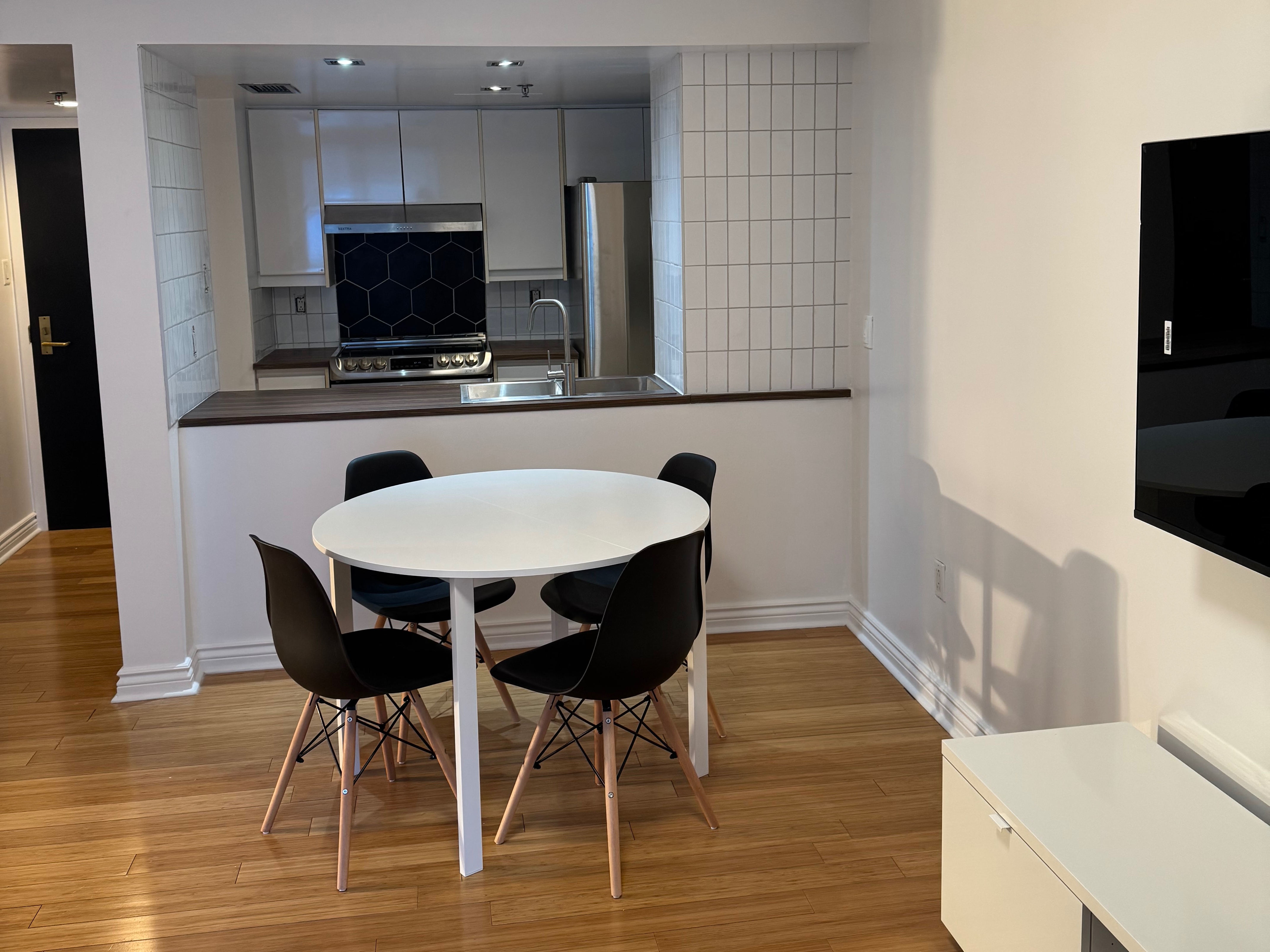 Furnished 3.5 (Parking available)